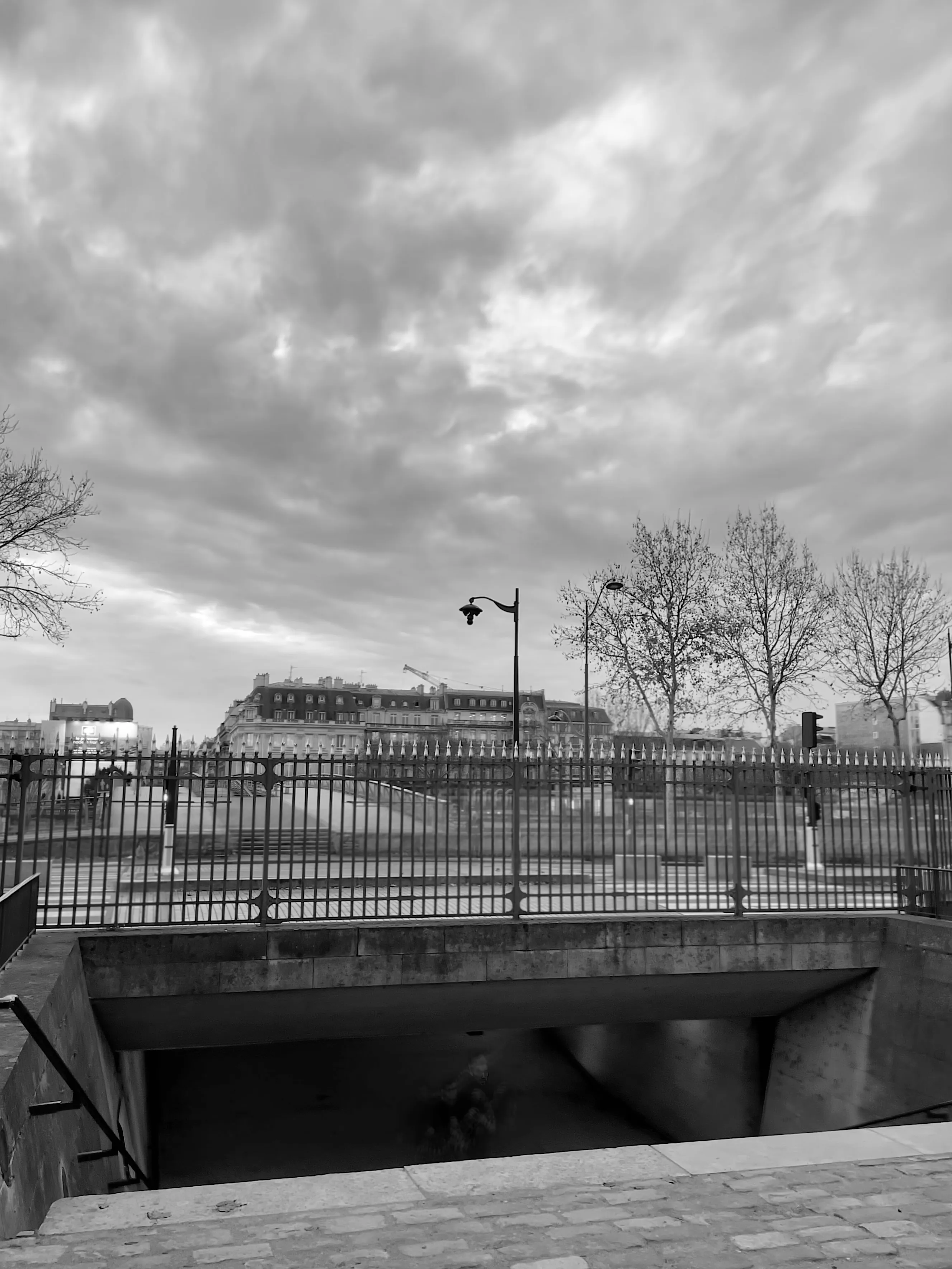 Who's running in the Tuileries